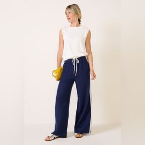 EVEREVE Noor Tie Bottom Tank
White Size Medium 
Summer 2025